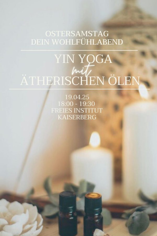 Slogan Yin Yoga mit Ätherischen Ölen. Im Hintergrund leuchtende Kerzen, eine Lotosbüte und Blütenblätter